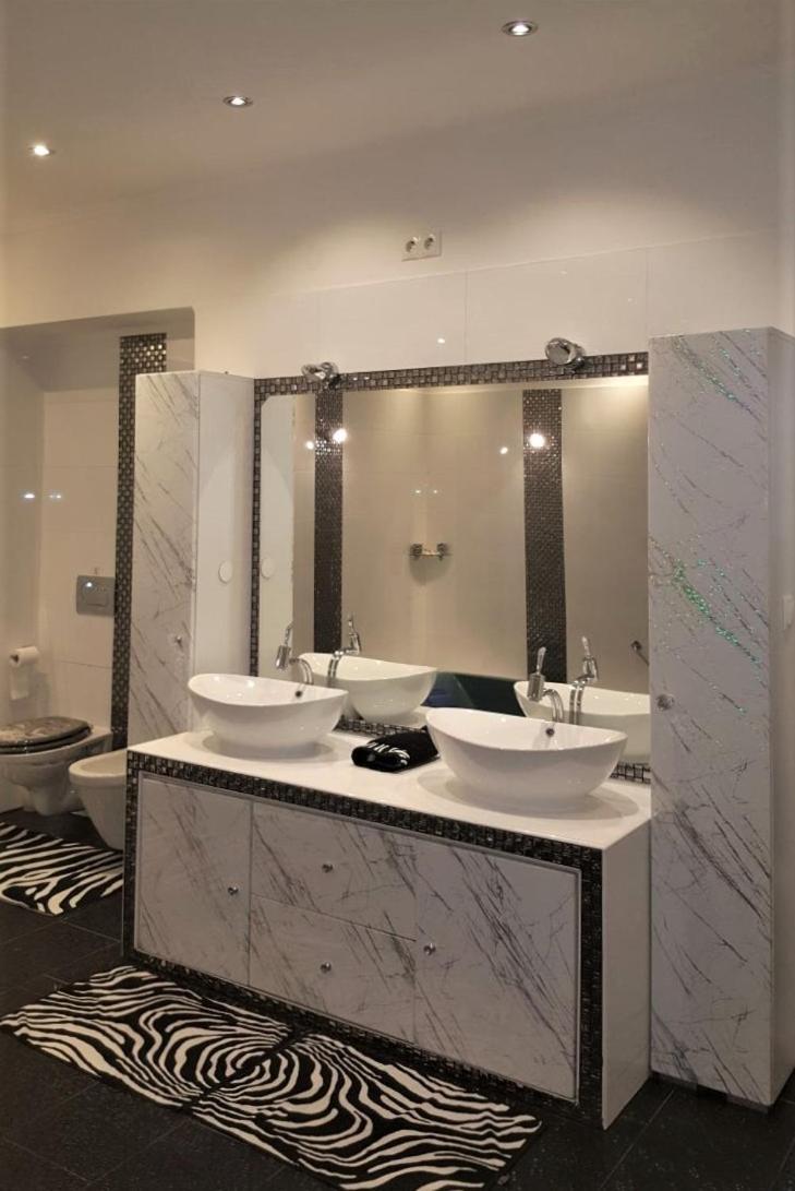 Grosse Wohnung Naehe Zentrum Вена Экстерьер фото