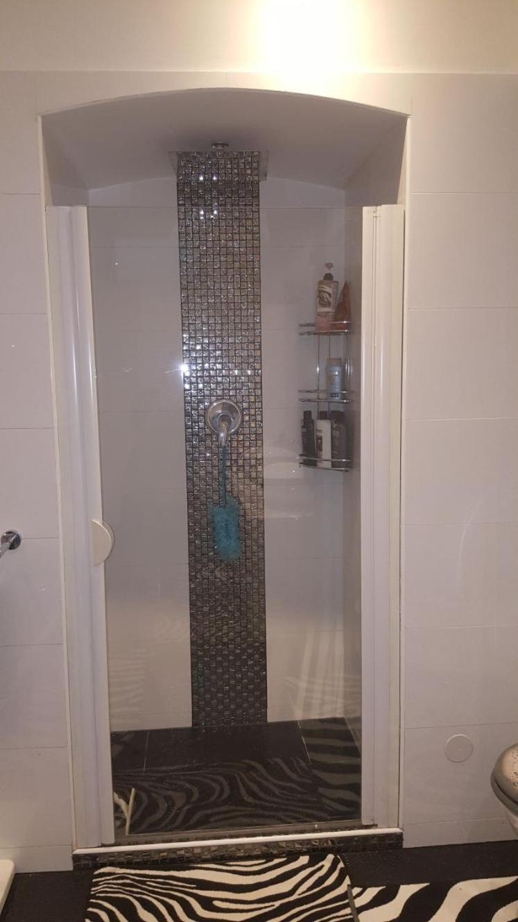 Grosse Wohnung Naehe Zentrum Вена Экстерьер фото