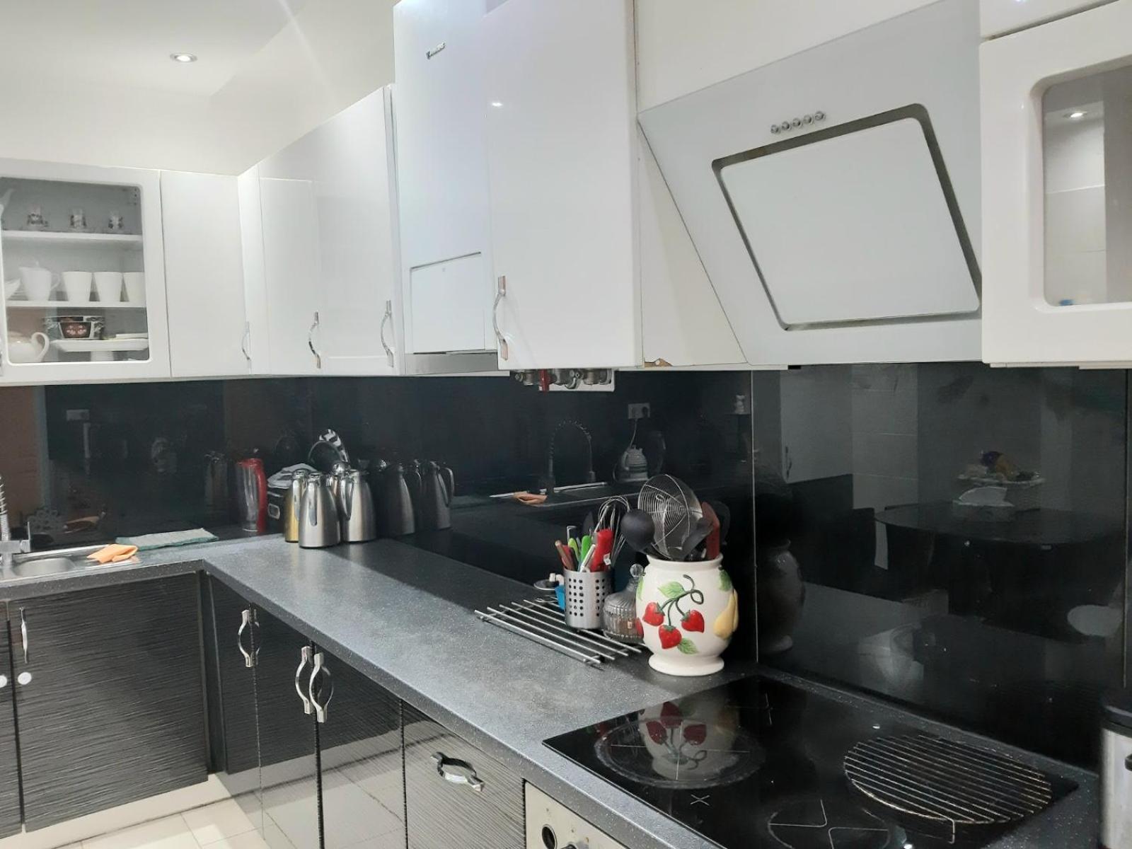 Grosse Wohnung Naehe Zentrum Вена Экстерьер фото