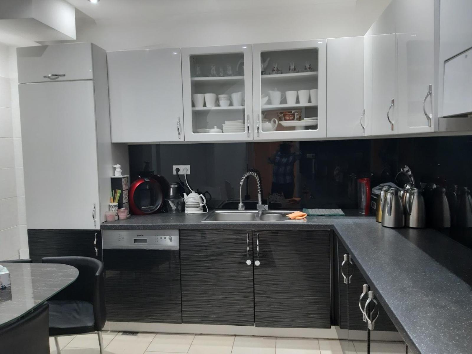 Grosse Wohnung Naehe Zentrum Вена Экстерьер фото