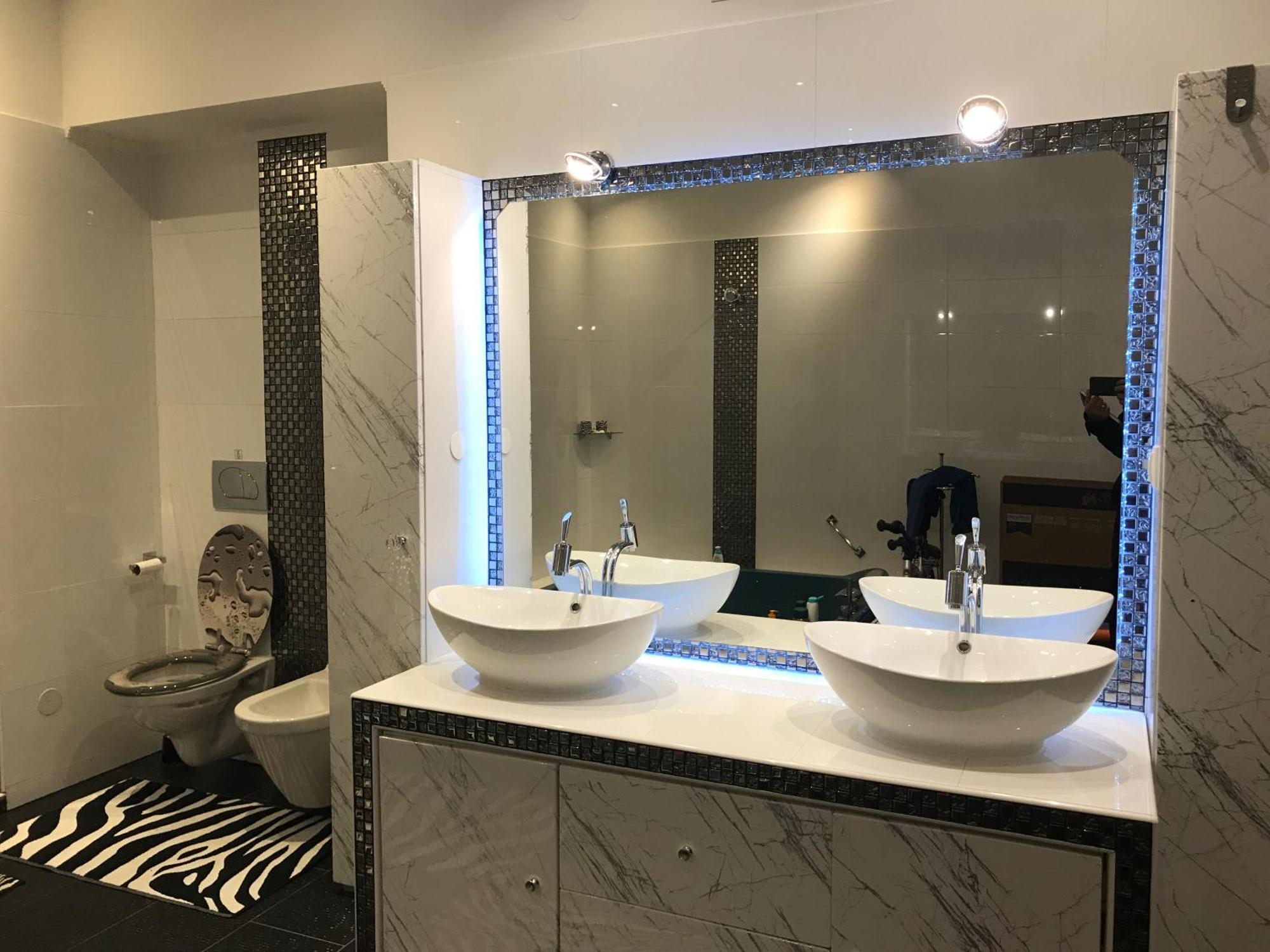 Grosse Wohnung Naehe Zentrum Вена Экстерьер фото